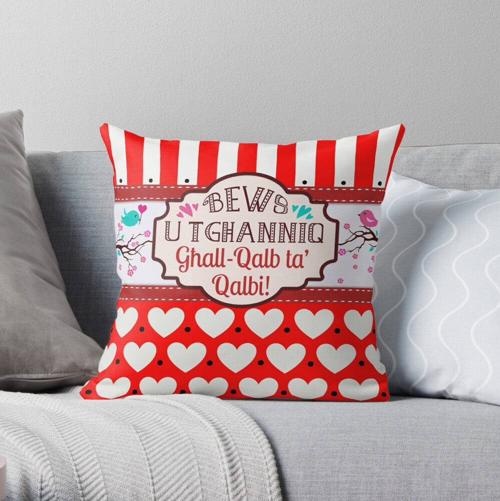 Cushion għall-maħbubin bir-rigi ħomor u bojod u bil-qlub