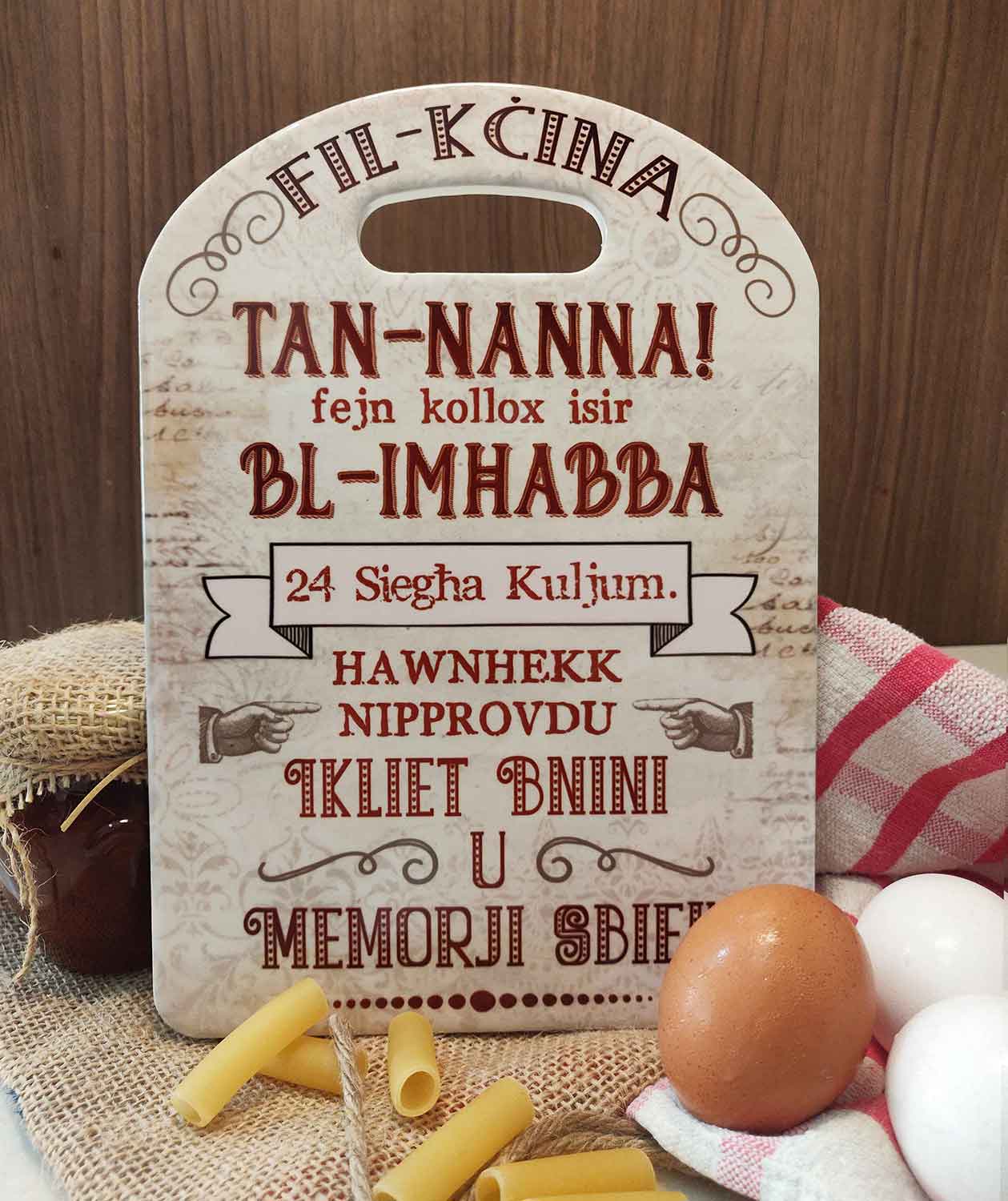 Chopping Board dekorattiva għan Nanna (Fejn kollox isir bl-imħabba)