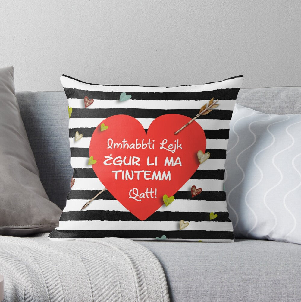 Cushion għall-maħbubin bil-qalb u rigi suwed