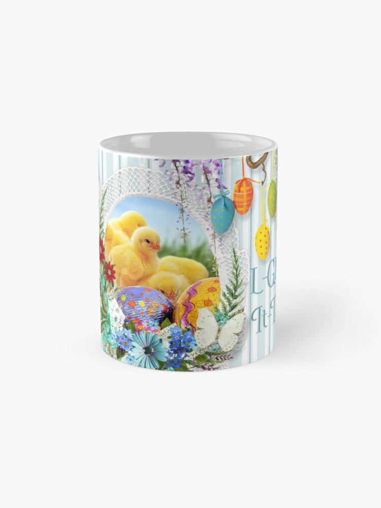 Mug tal-Għid fuq sfond bir-rigi u bil-flieles,fjuri u bajd tal-Għid