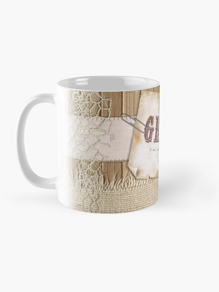Mug ta' Ringrazzjament fuq sfond tal-injam