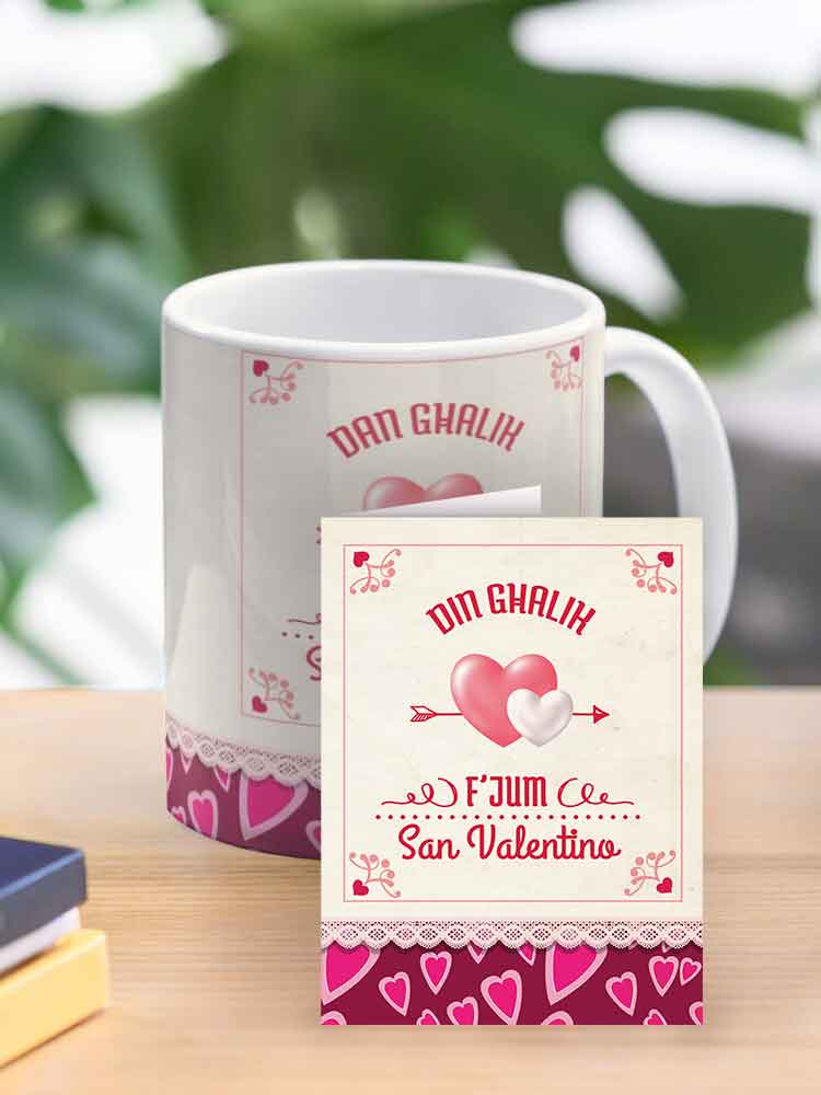 Mug għall-maħbubin b'żewġt iqlub fi frame